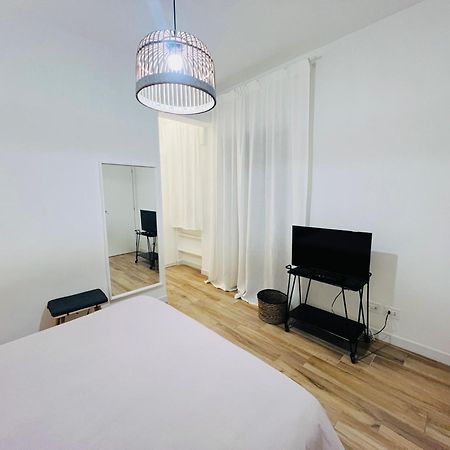 Bellhome 3 - Elegante Appartamento Nel Centro Di บารี ภายนอก รูปภาพ