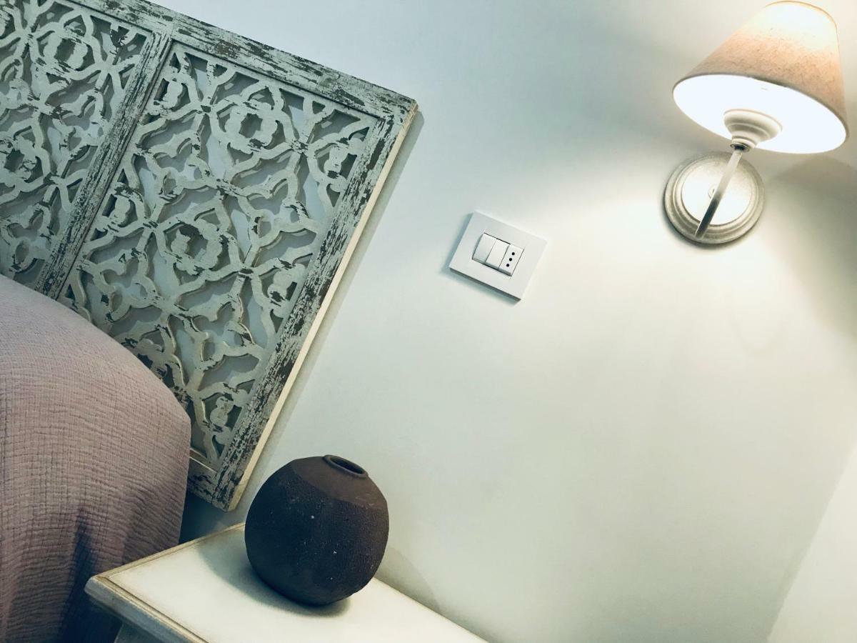 Bellhome 3 - Elegante Appartamento Nel Centro Di บารี ภายนอก รูปภาพ
