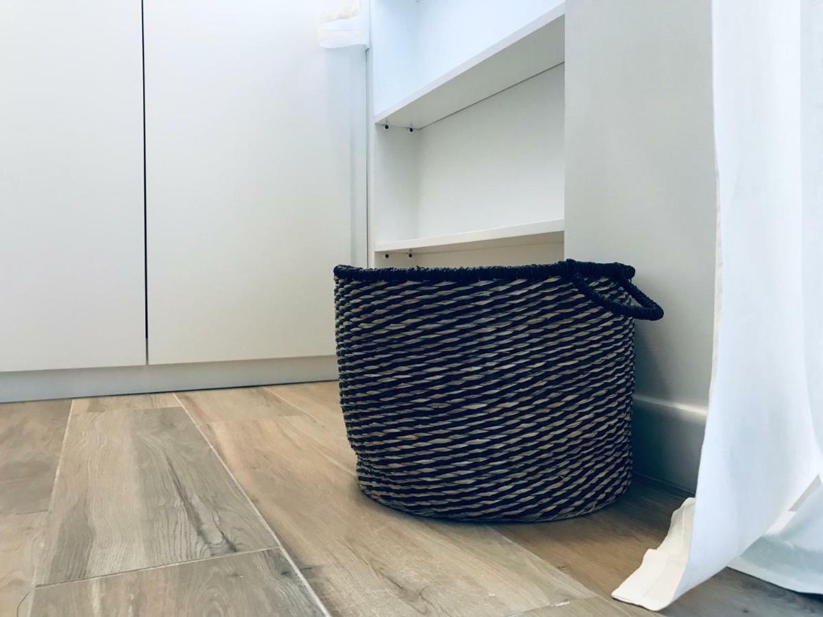 Bellhome 3 - Elegante Appartamento Nel Centro Di บารี ภายนอก รูปภาพ