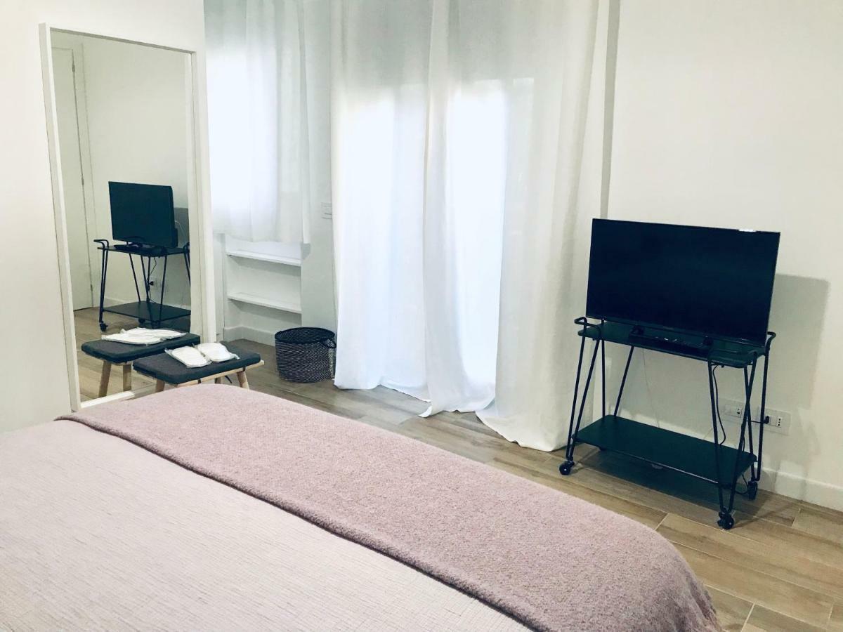 Bellhome 3 - Elegante Appartamento Nel Centro Di บารี ภายนอก รูปภาพ