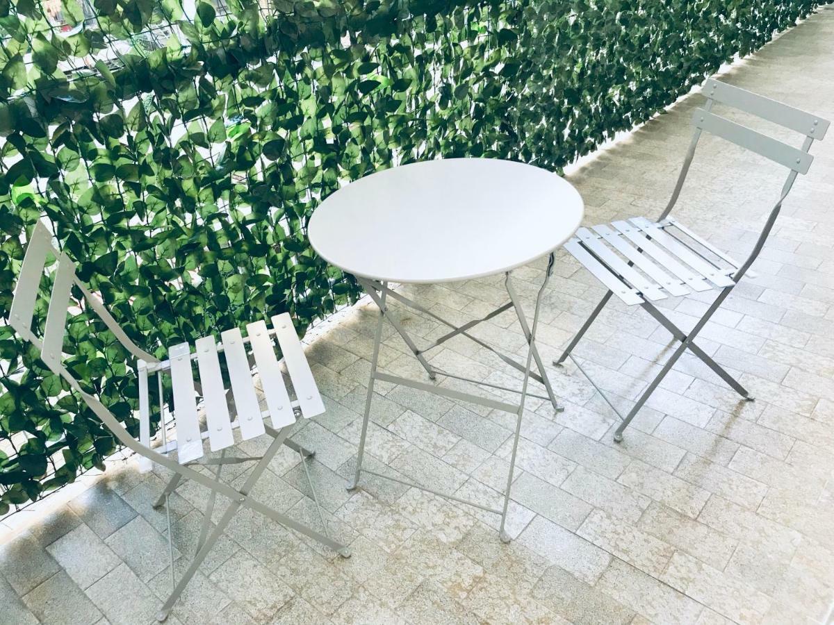 Bellhome 3 - Elegante Appartamento Nel Centro Di บารี ภายนอก รูปภาพ