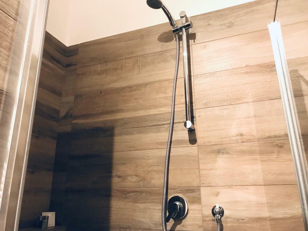 Bellhome 3 - Elegante Appartamento Nel Centro Di บารี ภายนอก รูปภาพ