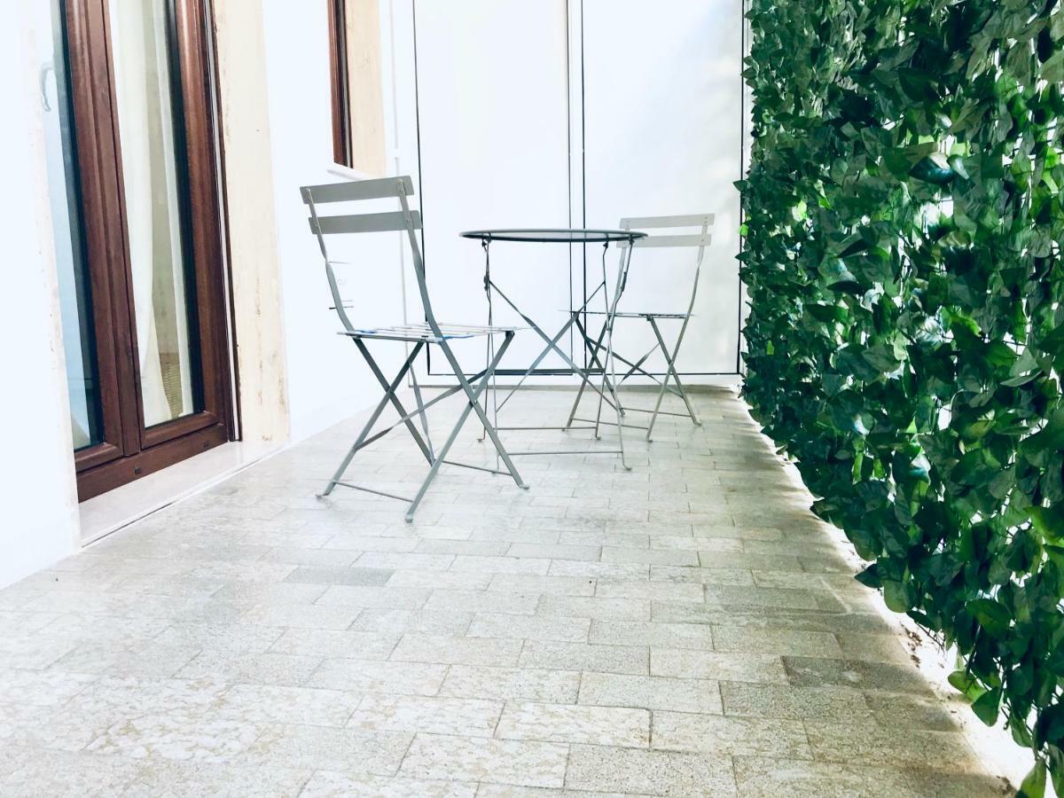 Bellhome 3 - Elegante Appartamento Nel Centro Di บารี ภายนอก รูปภาพ